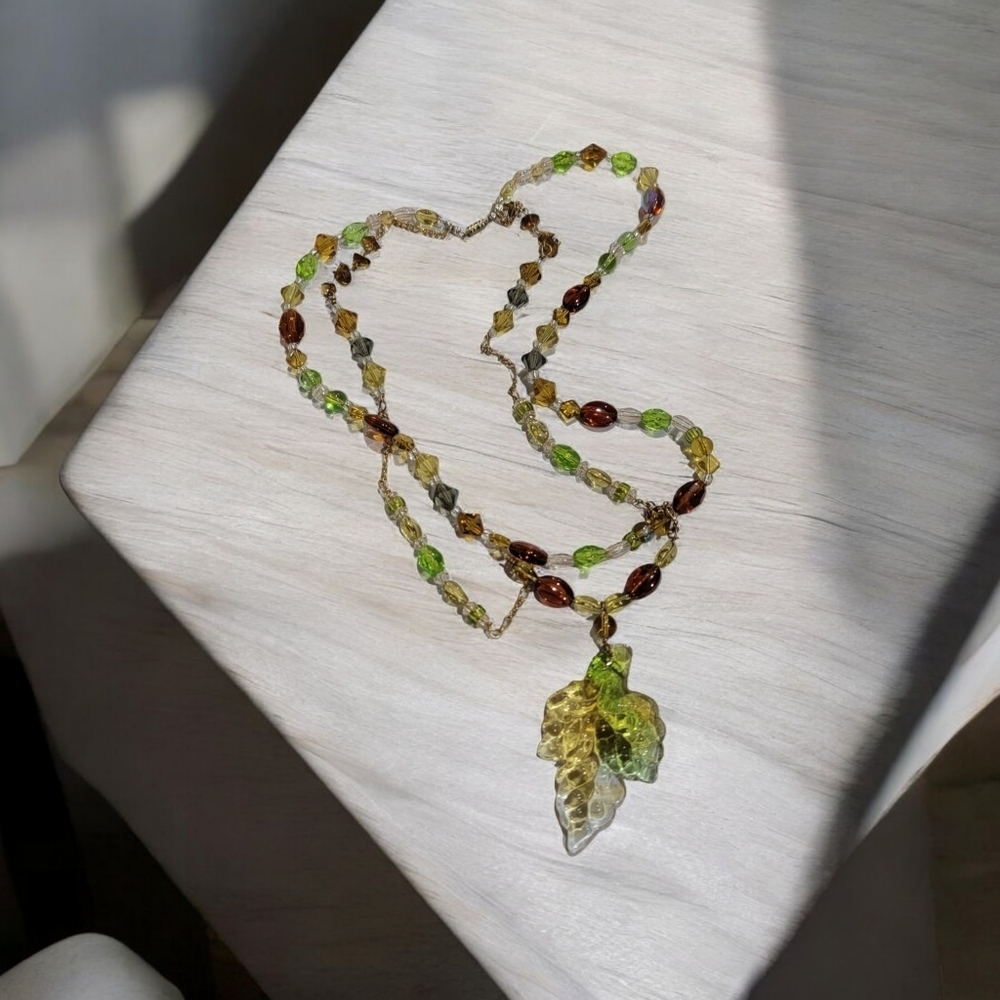 Green Acrylic Vintage Leaf Necklace
